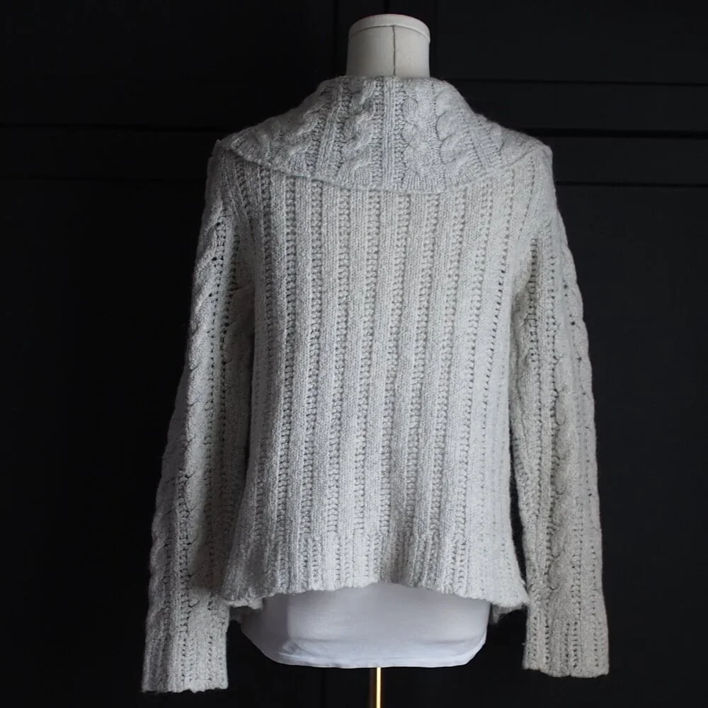 Splendor! | Wool Blend, Cable Knit, Collared Cardigan - Picture 7 of 8